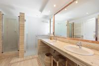 Kúpeľňa v ubytovaní Luxury Seaview Villa by Olala Homes