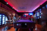 Kabul Party Hostel Barcelona biliárdasztala