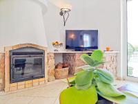 TV a/nebo společenská místnost v ubytování Stunning Casa Nicole by Be Cherish