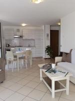 A kitchen or kitchenette at Stella del Garda 2 con terrazza