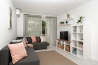 Televízia a/alebo spoločenská miestnosť v ubytovaní Apartment Bitacora FULLY RENOVATED 2023