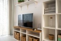 Televízia a/alebo spoločenská miestnosť v ubytovaní Apartment Bitacora FULLY RENOVATED 2023