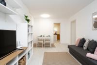 Televízia a/alebo spoločenská miestnosť v ubytovaní Apartment Bitacora FULLY RENOVATED 2023