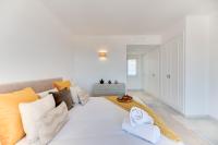 Postel nebo postele na pokoji v ubytování VACATION MARBELLA I Aldea Blanca, Luxury Duplex, Sea View, Walking Distance to Puerto Banus