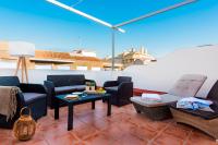 A seating area at Genteel Home Ático Gran Capitán