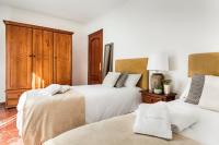 A bed or beds in a room at Genteel Home Ático Gran Capitán