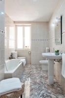 A bathroom at Genteel Home Ático Gran Capitán