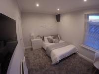 Postel nebo postele na pokoji v ubytování Essex House 3 Bedrooms Workstays UK