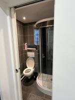 Kúpeľňa v ubytovaní Duplex T2 à Arcueil à 3min arrêt Laplace RER B