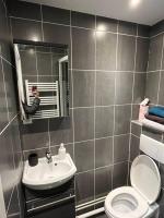 Kúpeľňa v ubytovaní Duplex T2 à Arcueil à 3min arrêt Laplace RER B