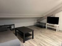 Televízia a/alebo spoločenská miestnosť v ubytovaní Duplex T2 à Arcueil à 3min arrêt Laplace RER B