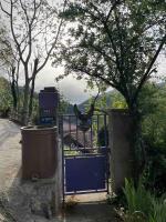a blue gate with a bird on top of it at Maison de village le BACCI in Vals-les-Bains