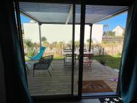 Balkón alebo terasa v ubytovaní Charmante maison à 2 pas de la mer avec son jardin pour 2 adultes et 2 enfants