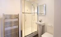 Ein Badezimmer in der Unterkunft Tewitfield Marina