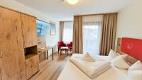 Televízia a/alebo spoločenská miestnosť v ubytovaní Das Alpin - Hotel Garni Guesthouse