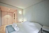 A bed or beds in a room at Luxurious flat/3bedrooms/Amazing view/EffeilTower