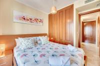 Łóżko lub łóżka w pokoju w obiekcie VB Marysol - 2BR apartment close to the beach