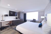 Ein Bett oder Betten in einem Zimmer der Unterkunft Treasure Bay Casino &amp; Hotel-Adults Age 21 and Above