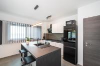Kuchyňa alebo kuchynka v ubytovaní Luxury Villa Noemi