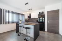 Kuchyňa alebo kuchynka v ubytovaní Luxury Villa Noemi