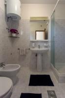 Kúpeľňa v ubytovaní Apartments by the sea Cove Mulobedanj, Pag - 6275