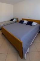 Posteľ alebo postele v izbe v ubytovaní Apartments by the sea Cove Mulobedanj, Pag - 6275
