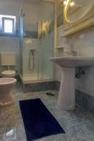 Kúpeľňa v ubytovaní Apartments by the sea Cove Mulobedanj, Pag - 6275