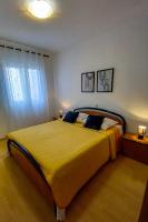 Posteľ alebo postele v izbe v ubytovaní Apartments by the sea Cove Mulobedanj, Pag - 6275