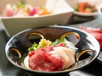 ホテルの敷地内または近くでの食事または食べ物