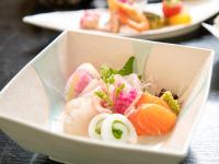 ホテルの敷地内または近くでの食事または食べ物