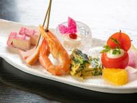 ホテルの敷地内または近くでの食事または食べ物