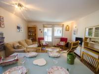 Posedenie v ubytovaní Appartement calme au centre avec terrasse, WiFi, parking - FR-1-343-198