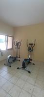 Fitness centrum a/nebo fitness zařízení v ubytování Чудесно място с басейн "Плама -Обзор "