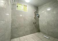 a bathroom with a shower with a glass door at 玉蟾園民宿 寵物友善 YuChanYuan B&amp;B in Chishang