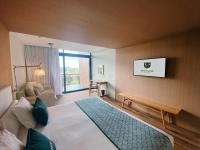 Posteľ alebo postele v izbe v ubytovaní Empordà Golf Resort