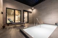 Osaka Mint Bureau Hotels 2026: Sakura Tori-nuke Cherry Blossom Passage, Castle-View Hotels and Top-Rated Stays