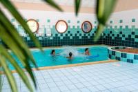 Hostia v ubytovaní Appartement rez-de-chaussée, Cosy T3 4 à 6 pers avec Piscines Intérieure & Extérieure à Samoëns en Haute-Savoie