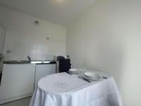 Plán poschodí v ubytovaní Appartement cosy à 500m de la plage, parking, résidence sécurisée, proche commerces et restaurants - FR-1-246-651