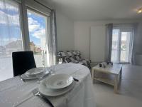 Plán poschodí v ubytovaní Appartement cosy à 500m de la plage, parking, résidence sécurisée, proche commerces et restaurants - FR-1-246-651