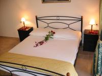 A bed or beds in a room at Castle View Studios