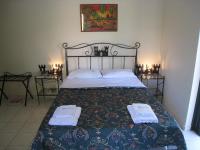 A bed or beds in a room at Castle View Studios
