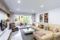Posezení v ubytování 1st line exclusive apt in heart of the Golden Mile