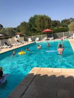 Swimming pool sa o malapit sa Gite les Mazets du Rouret proche d&#39;Anduze Gard