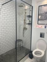 Koupelna v ubytov&aacute;n&iacute; Bel appartement au c&oelig;ur de Marseille
