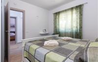 Posteľ alebo postele v izbe v ubytovaní 4 Bedroom Stunning Home In Pula