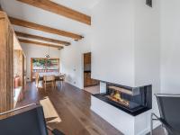 Część wypoczynkowa w obiekcie Appartement Courchevel - 3 chambres, 6 personnes, cheminée, parking, Wi-Fi - FR-1-564-91