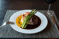 Jídlo v hotelu nebo okolí