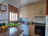Kuchyňa alebo kuchynka v ubytovaní Costa Dorada: Villa à L'Ametlla de Mar - Piscine Privée, Proche Plage, Tout Confort - ES-221-5