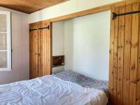 Posteľ alebo postele v izbe v ubytovaní Maison familiale proche plage avec jardin, terrasse et 6 couchages à L'Épine - FR-1-224B-184