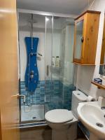 Koupelna v ubytování appartement situé a 100 m de la plage